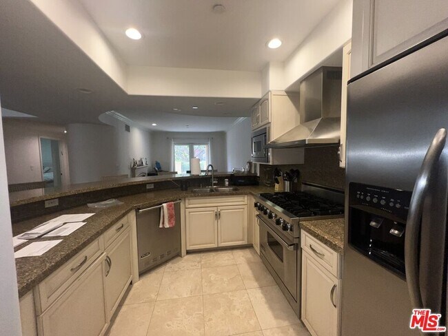 Building Photo - 1000 Granville Ave