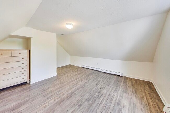 Building Photo - 2643 Poplar Ave