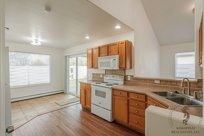 Building Photo - 537 Shanne St