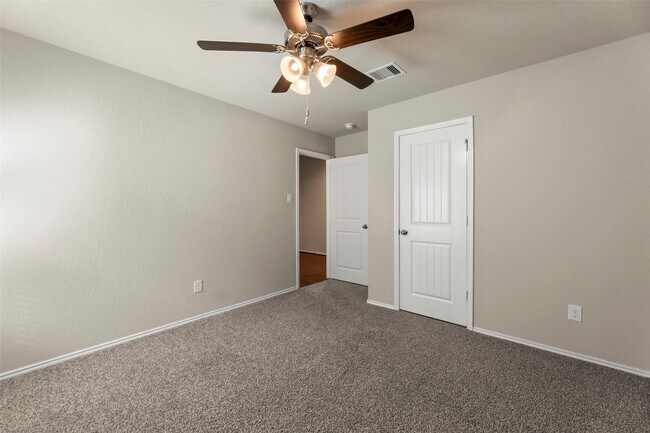 Building Photo - 1827 Brady Shores Dr