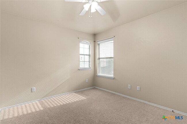 Building Photo - 5405 English Oak Dr
