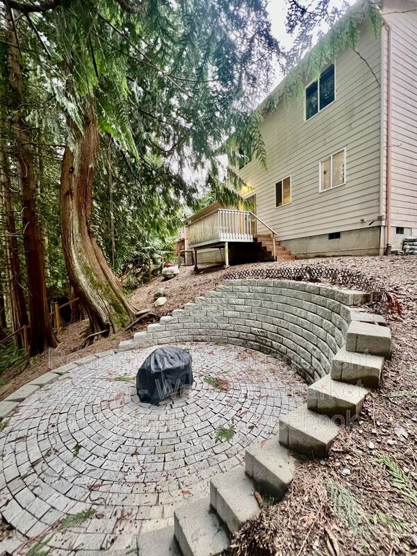 Building Photo - 450 W Alder Dr