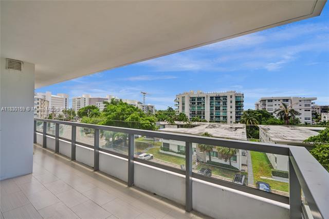 Building Photo - 9261 E Bay Harbor Dr
