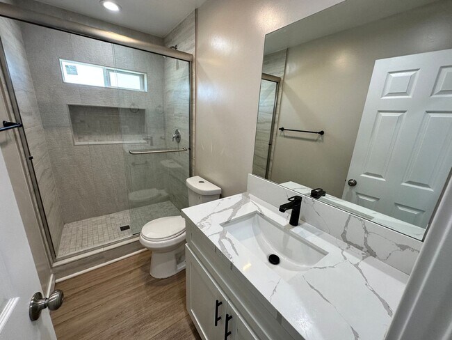 Building Photo - Newer Build 4BD/2BA!