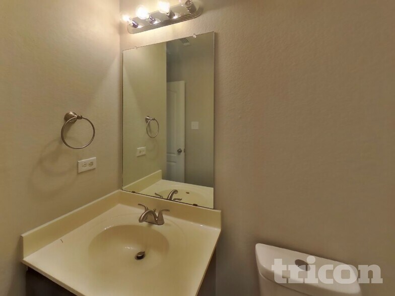 Building Photo - 2310 Cats Paw View