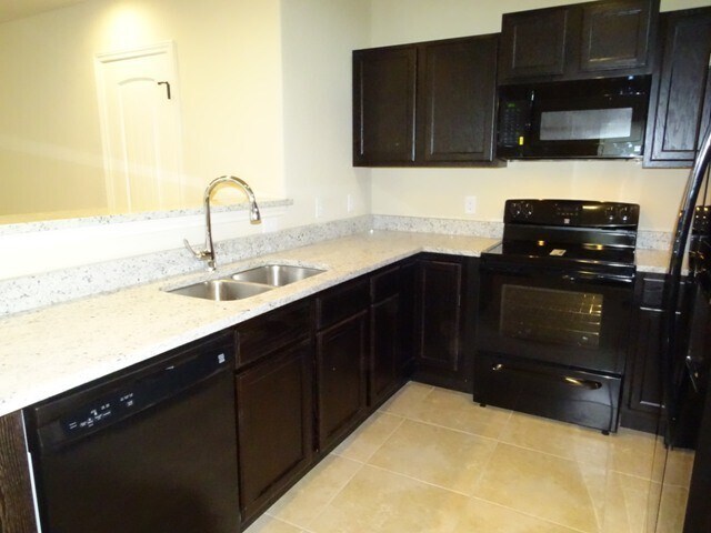 Building Photo - 7042 Lakeview Dr.
