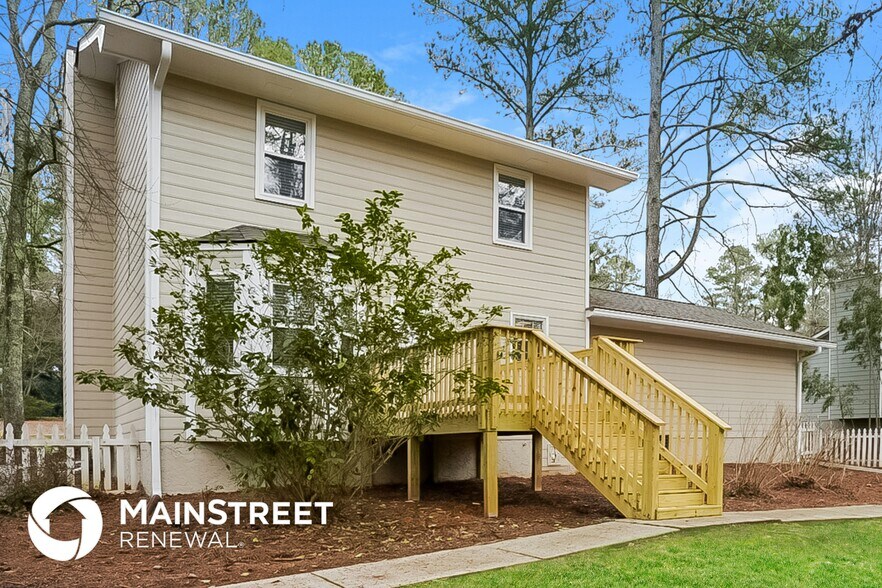 Building Photo - 2440 Hillboro Cir S W