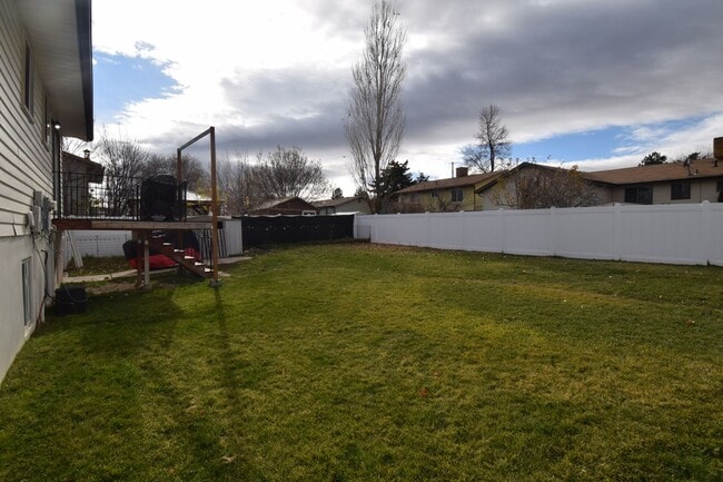 Building Photo - Charming West Jordan 4 Bed with Open Layout and Spacious Primary!!