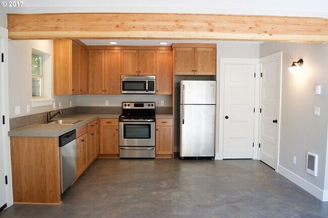 Building Photo - 4417 N Gantenbein Ave
