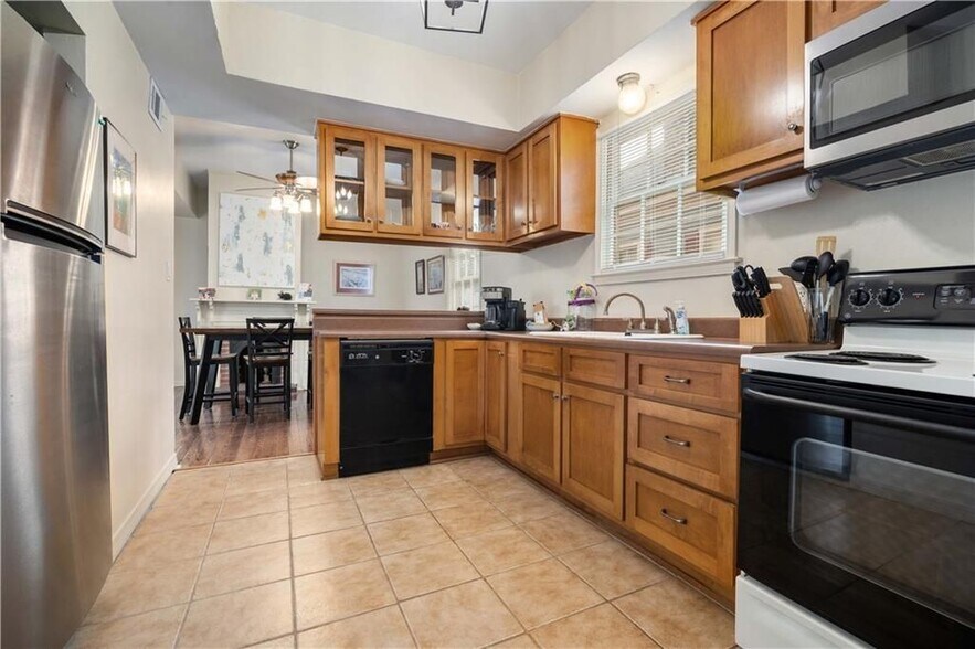 Building Photo - 158 S Cedar St