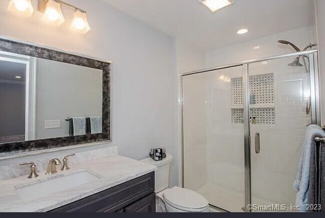 Building Photo - 777 N Main St