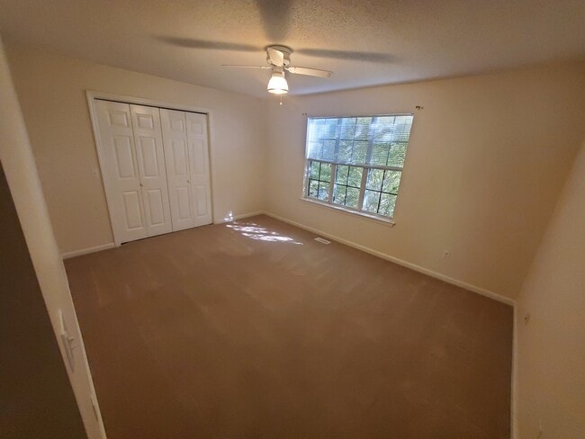 Building Photo - 5621 Chestnut Pond Dr