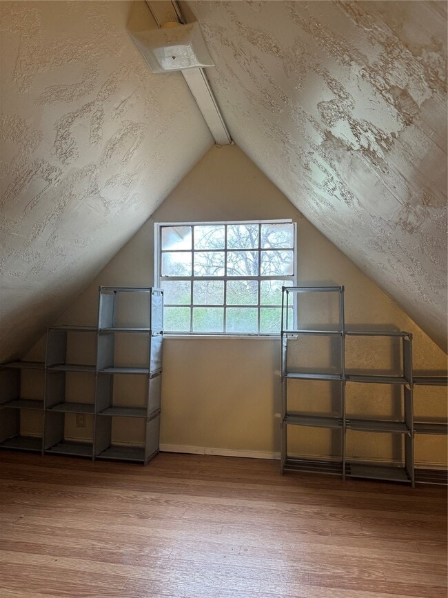 Building Photo - 900 Mohawk Dr