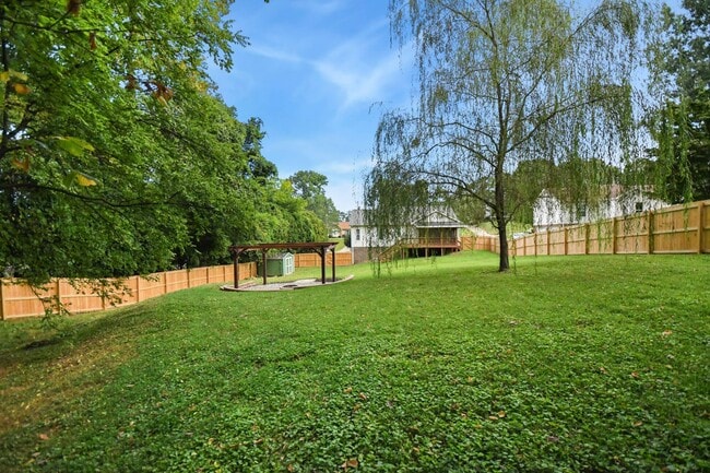 Building Photo - 3515 Clearwater Dr