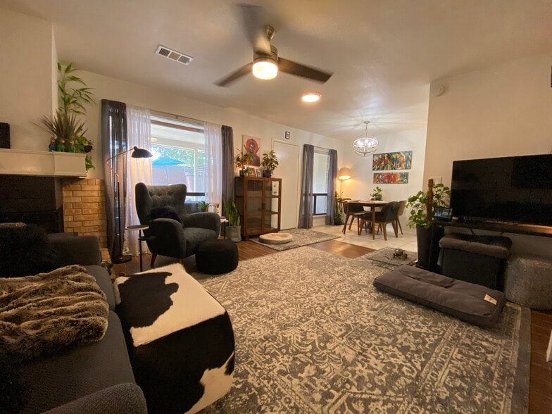 Charming Living/Dining - 8604 Willowick Drive