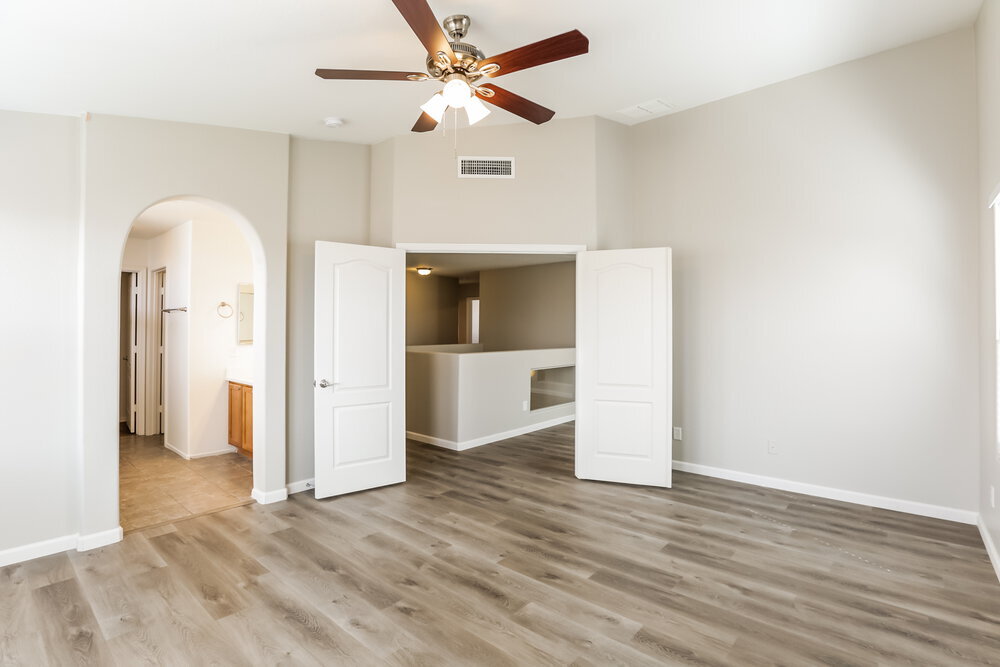 Building Photo - 9913 E Emelita Ave