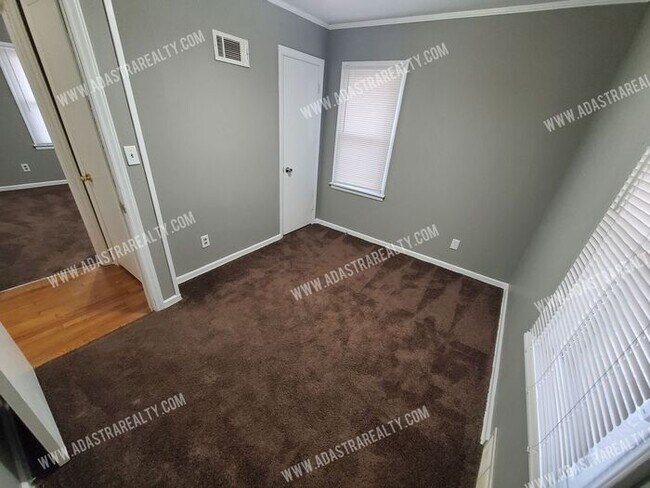 Building Photo - Beautiful 3 Bed/1 Bath Home in KCMO-Available NOW!!