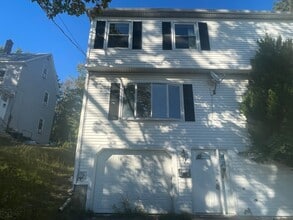 Building Photo - Updated 2 Bedroom  Townhouse