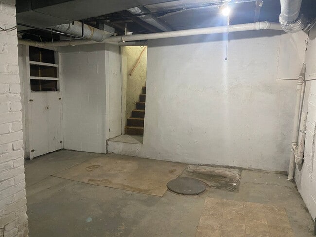 Building Photo - Stylishly Renovated Charming Home on 215 7...