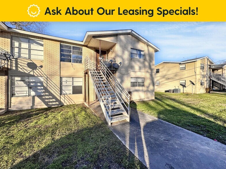 Building Photo - 742 Old Martindale Rd