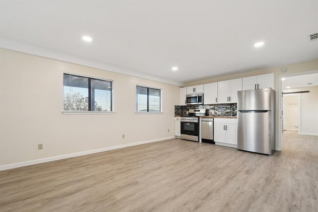 Building Photo - 21009 Fawn Ridge Dr