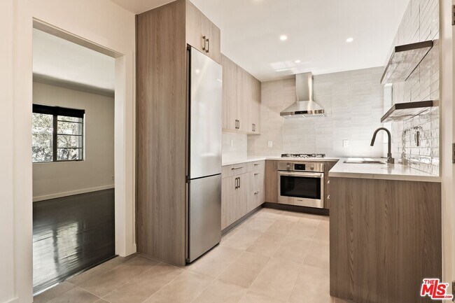 Building Photo - 502 Strand St