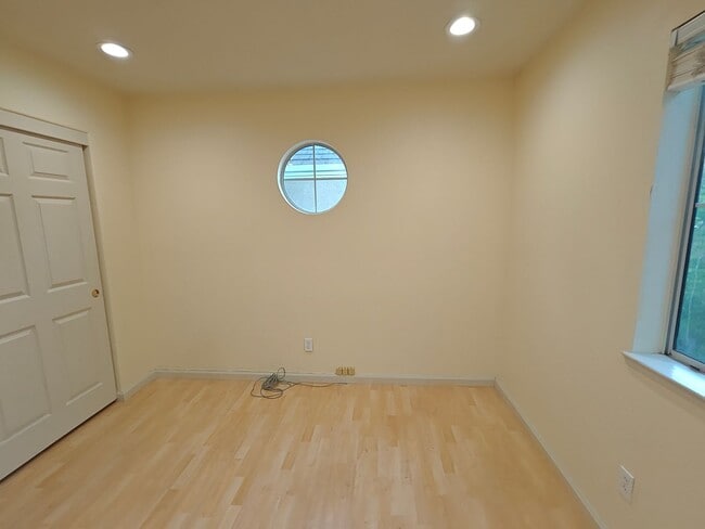 Building Photo - 3 Bedroom for Rent in River Oaks! $4,975