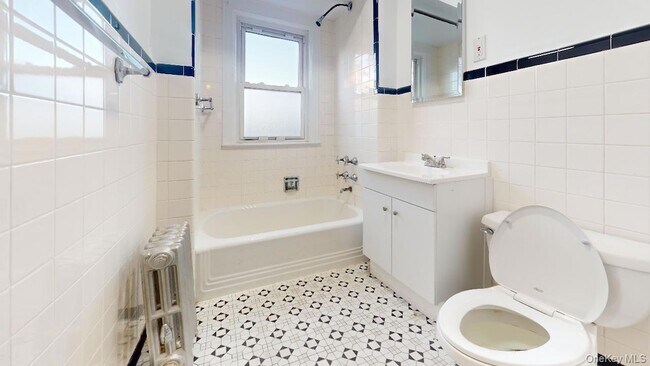Building Photo - 96-29 72nd Road Unit 2