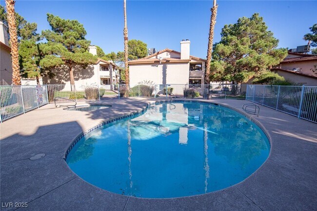 Building Photo - 737 Rock Springs Dr