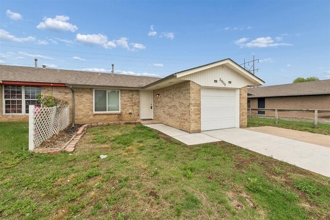 Building Photo - 2905 SW 82nd St