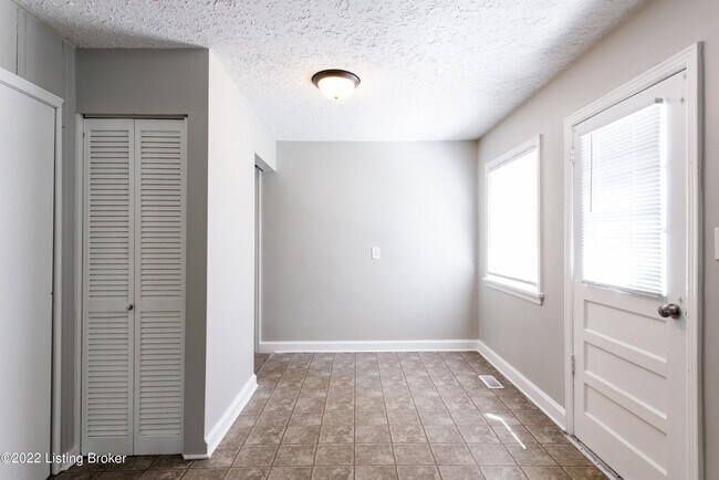 Building Photo - 1008 Meadow Hill Rd