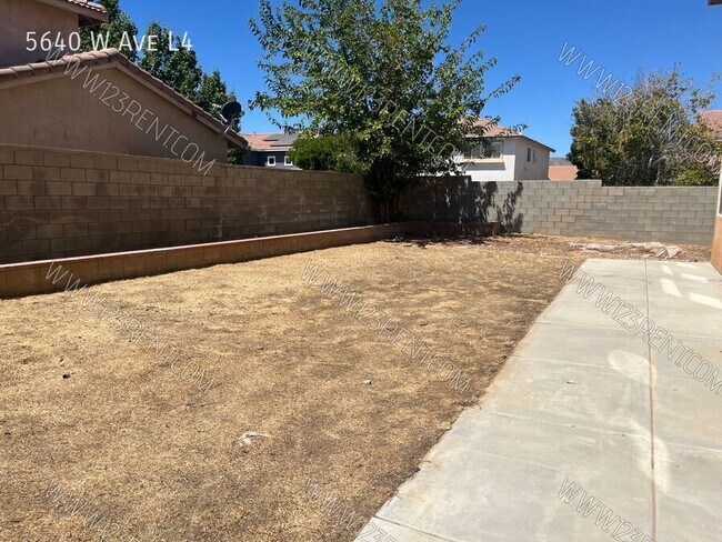 Building Photo - 5640 W Ave L4
