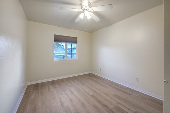 Building Photo - 806 Windward Ln