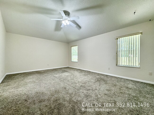 Building Photo - 487 Thistledown Way