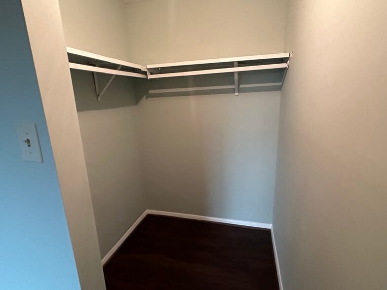 Closet - 19513 Gunners Branch Rd
