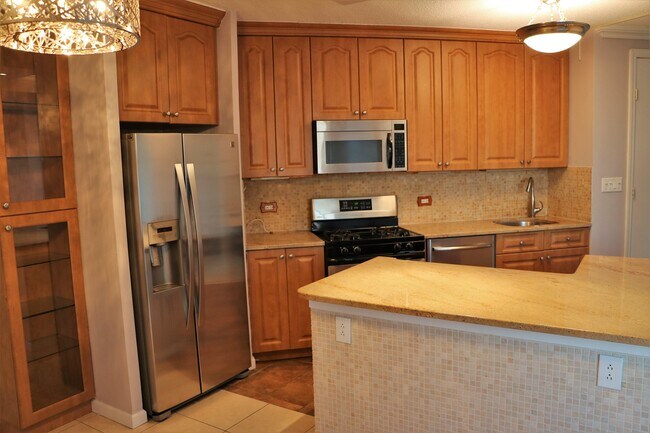 Building Photo - 7000 BLVD E