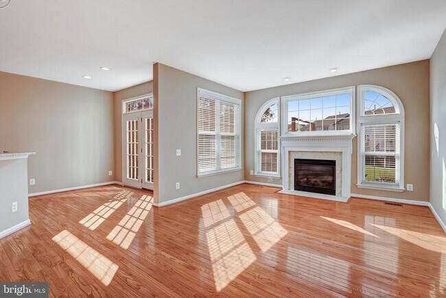 Building Photo - 43903 Thorncroft Terrace