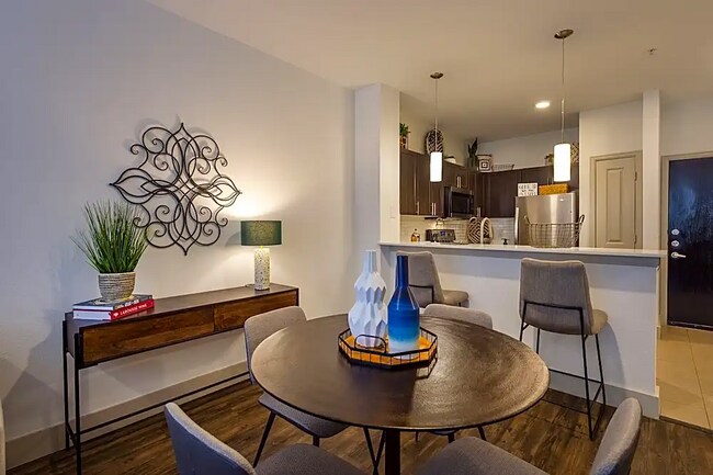 Building Photo - Perfect Space, Prime Location – 1 Bed in D...