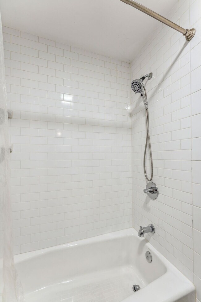 Building Photo - 4554 Moraine Ave