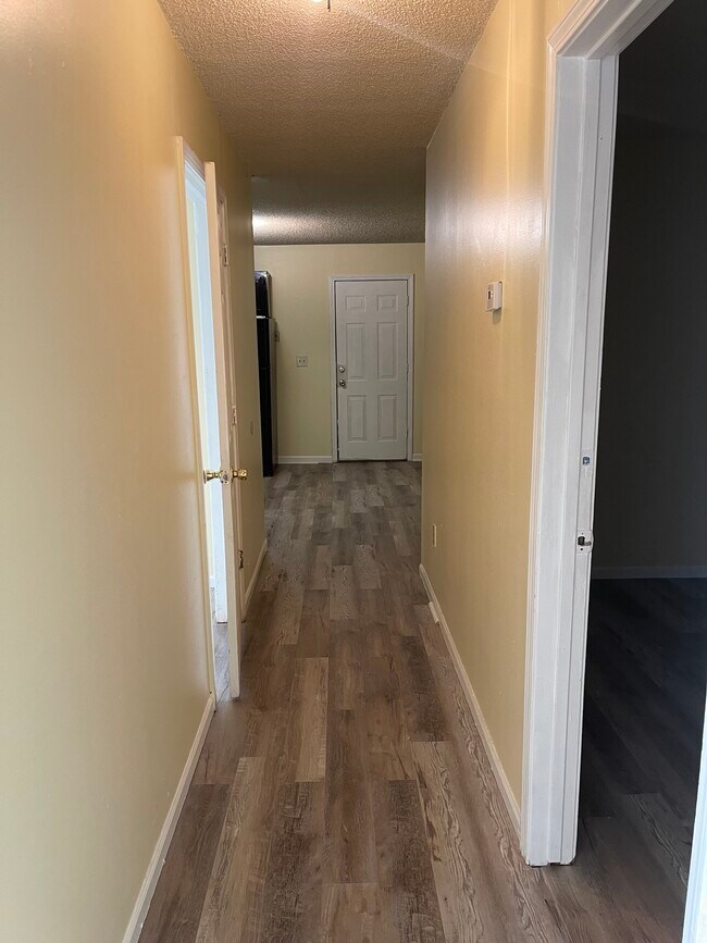 Building Photo - 1028 Simmons Dr