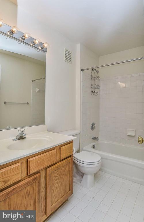 Building Photo - 6028 Madison Overlook Ct