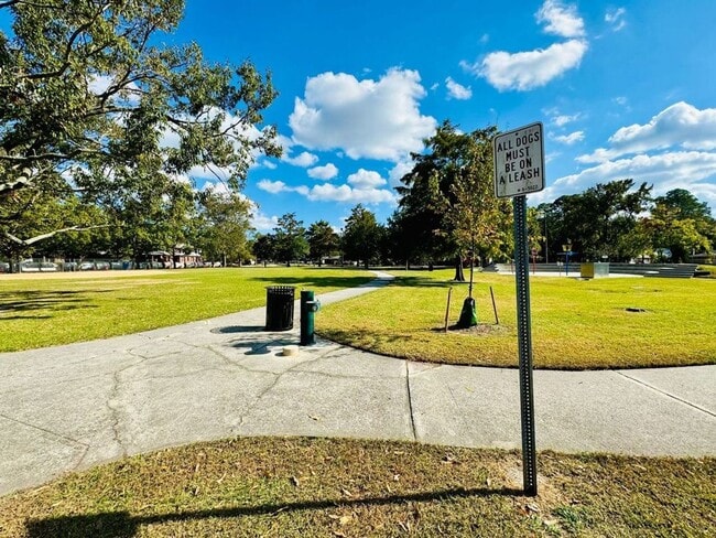 Building Photo - Available this Summer!! Beautiful 3 bed, 2 bath home located in Ardsley Park in Savannah, Ga!!