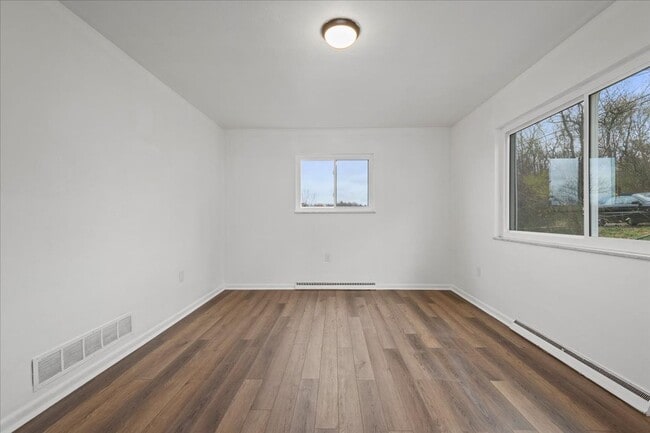 Building Photo - 1303 Cloverdale St