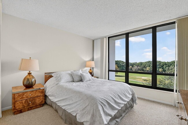 Building Photo - 7835 Lakeside Blvd