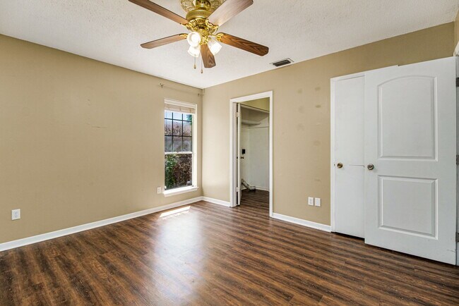 Building Photo - 10150 Guidy Ln