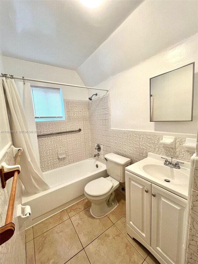 Building Photo - 7626 NE 6th Ct