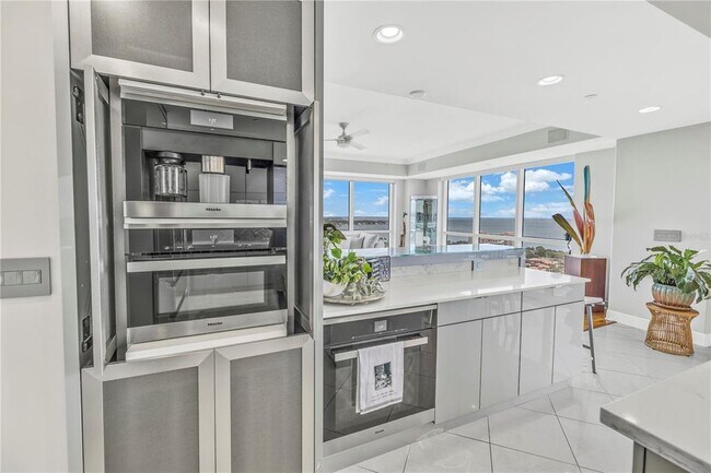 Building Photo - 400 Beach Dr NE