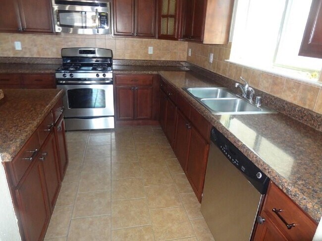 Building Photo - 14451 Coyote Trail Dr