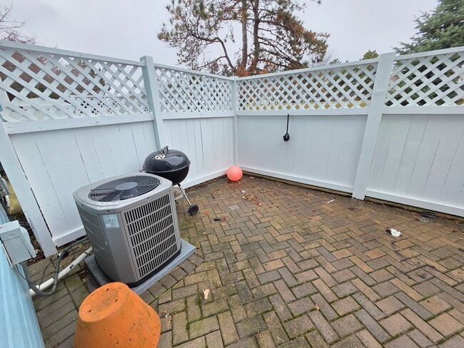 Building Photo - 482 Betsy Ross Ct