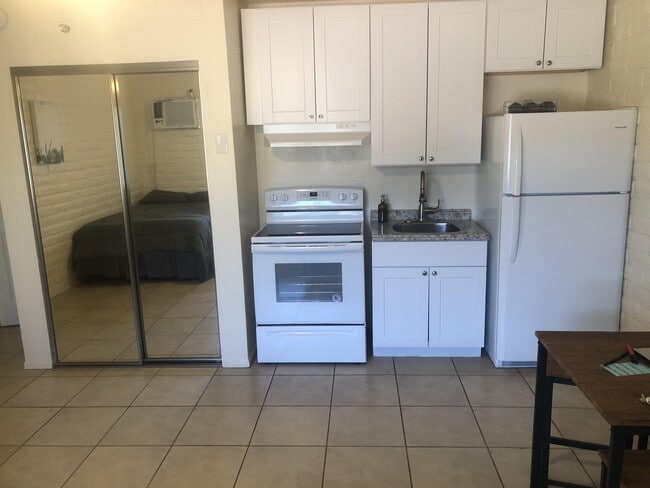 Building Photo - 3055 N Tyndall Ave